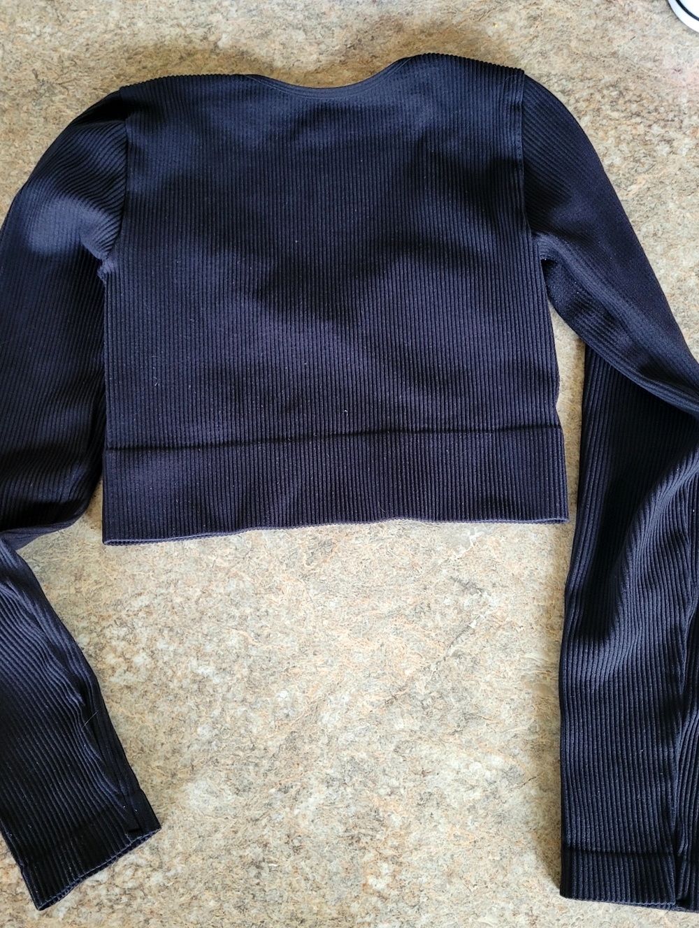 Garage Crop Long Sleeve - Picture 3 of 3